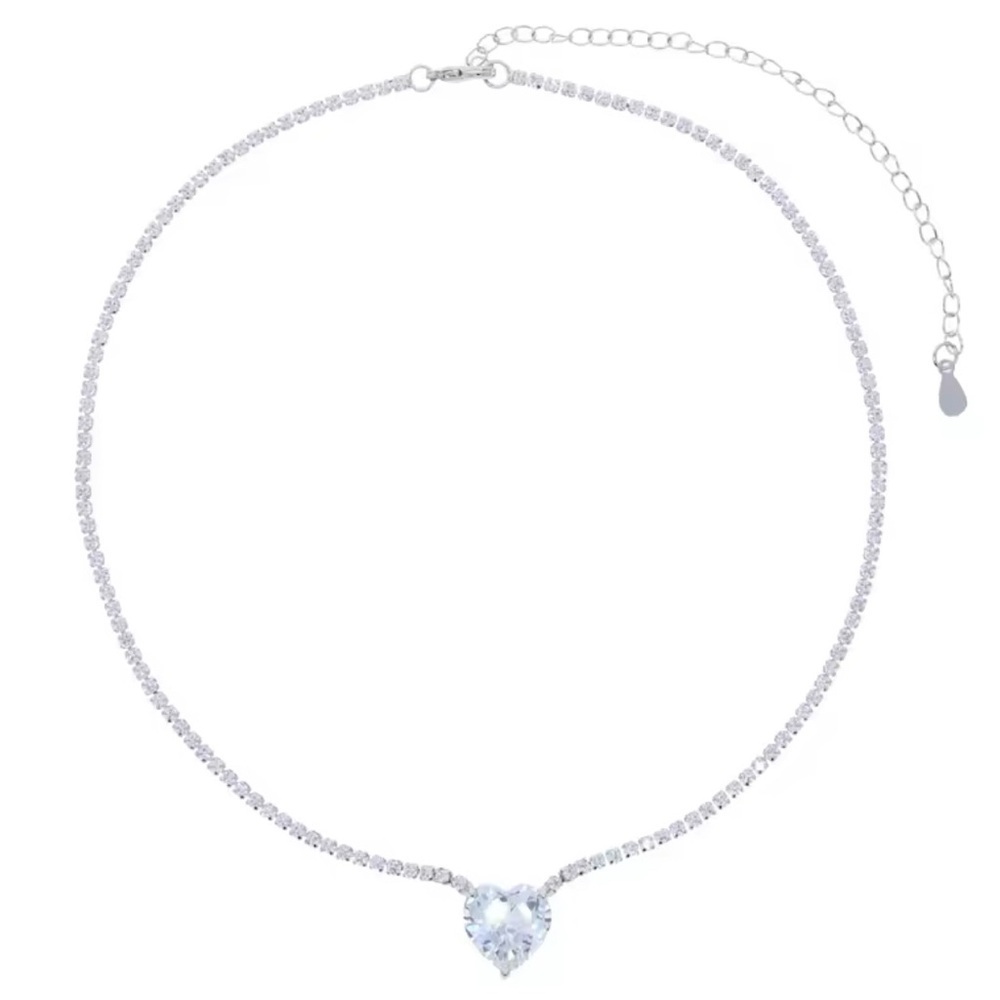NWOT TENNIS CHAIN NECKLACE WITH HEART SHAPED STONE